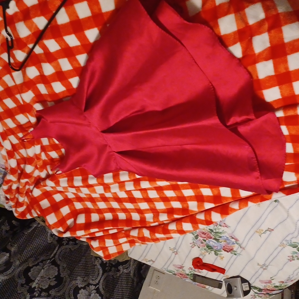 Red Dress - Picture 2 of 3